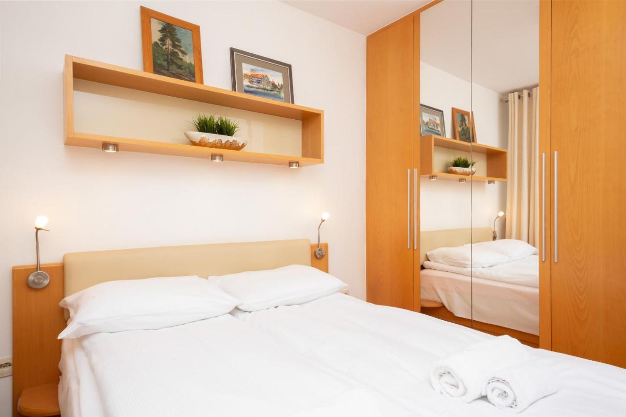 Two-Bedroom Family Apartment Esperanto Next To Klif By Noclegi Renters วอร์ซอ ภายนอก รูปภาพ